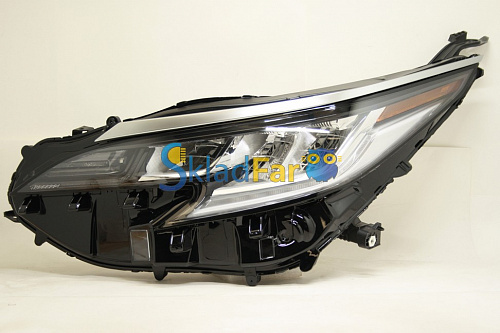 Фара левая TOYOTA SIENNA 21- LED