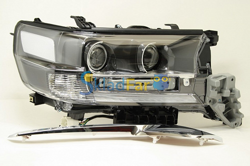 Фара правая TOYOTA L/C 200 16- черн, ДИОД с корректором 