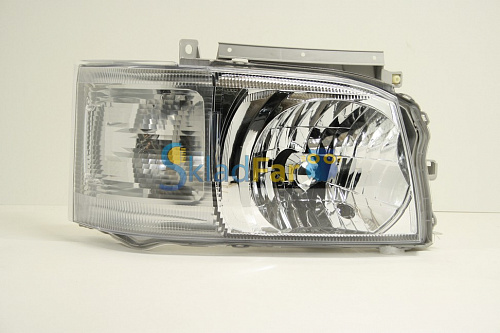 Фара правая TOYOTA HIACE 04-09 под корект  